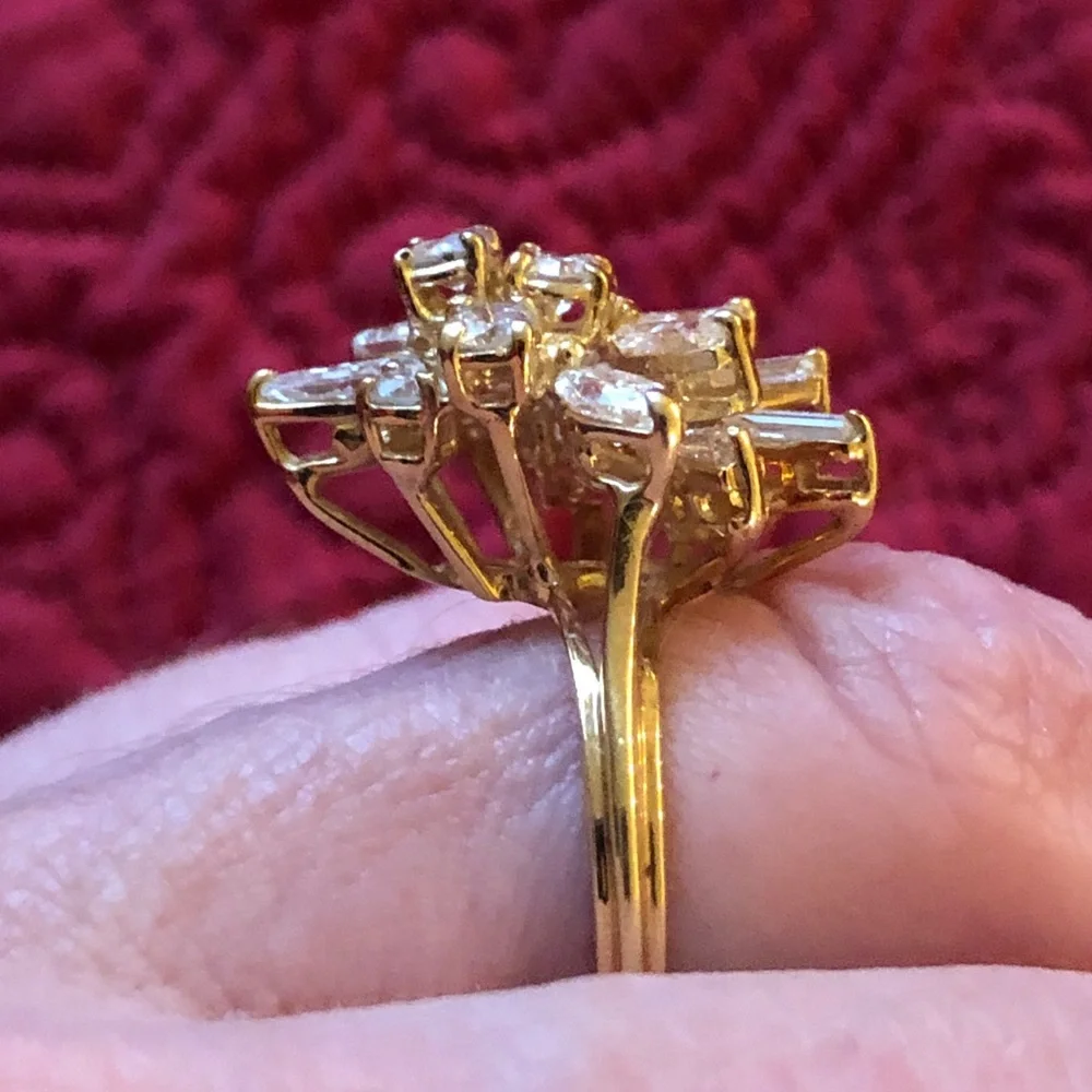 Vintage 18K Yellow Gold Diamond Cluster Cocktail Ring Around Size 6